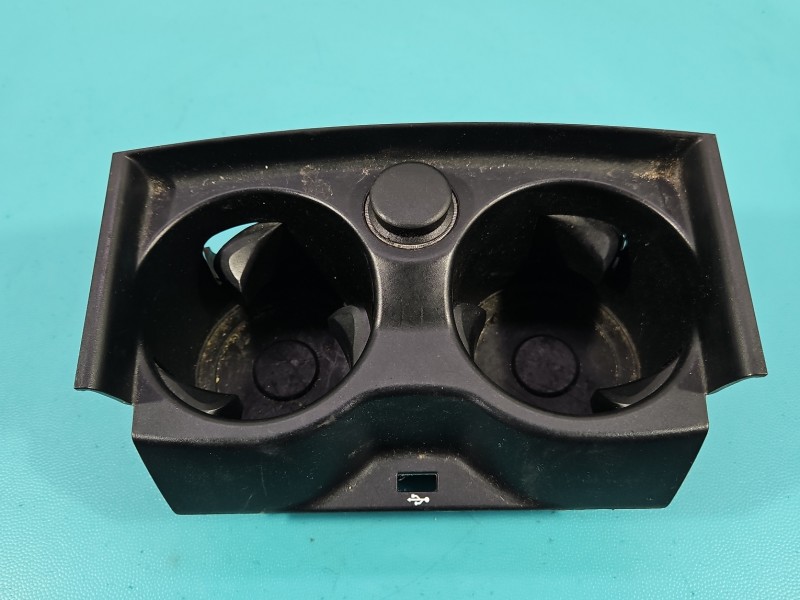 Uchwyt na napoje kubek CUP HOLDER BMW G30 6801508