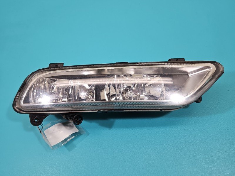 Halogen prawy Vw Passat B7