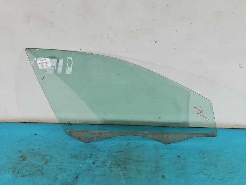 Szyba drzwi przód prawa Skoda Octavia III HB