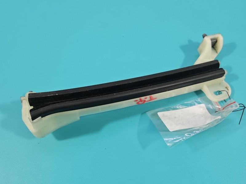 Mocowanie Europejska, prowadnica szyby tył prawy uchwyt Europejska, prowadnica szyby tył prawy Dacia Duster III 24- 822788570R