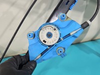 Podnośnik przód lewy Audi A4 B7 5d kombi