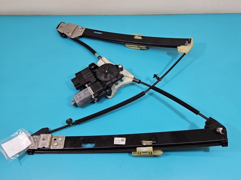 Podnośnik przód prawy Seat Ibiza V KJ 6F 0130822064, 2Q1959406C, 6F0837462C 5d Podnośnik przód prawy Seat Ibiza V KJ 6F 0130822064, 2Q1959406C, 6F0837462C 5d