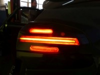 Lampa tył lewa klapy Porsche Cayenne II HB EUROPA