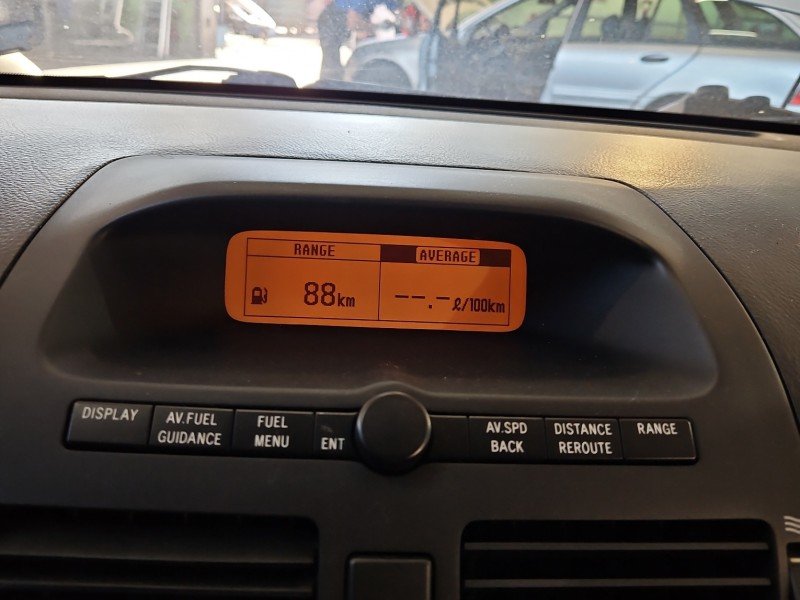 Wyświetlacz Toyota Avensis II T25 86110-05020 monitor