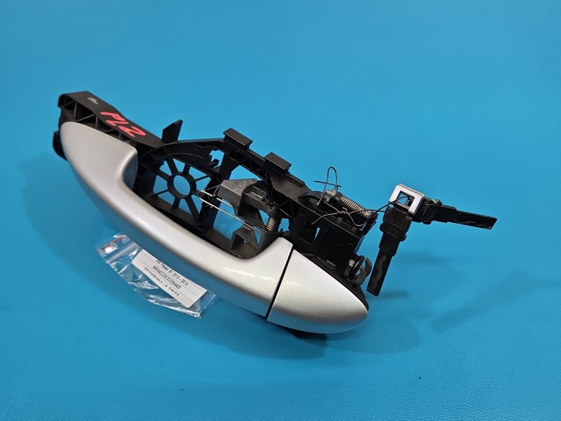 Klamka przód lewa zewnętrzna Vw Passat B7 3C0837885H La7w