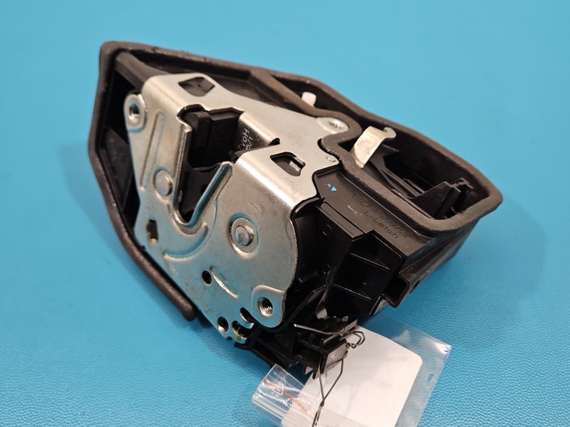 Zamek przód lewy 7229461 Bmw F34 GT EUROPA Producent części: BMW, 4pin