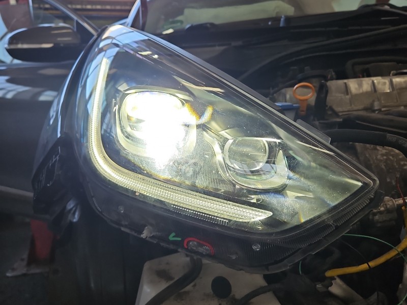 Reflektor prawy lampa przód Kia Niro I 16-22 EUROPA 92102-G5