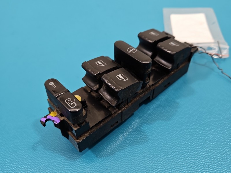 Przełącznik szyb Vw Passat B5 1J4959857B Volkswagen, Uszkodzone mocowanie EU