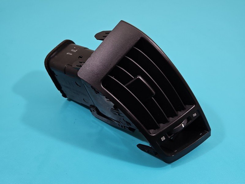 Kratka nawiewu środkowa Toyota Land Cruiser J200 07- 55687-60090 Kratka nawiewu środkowa Toyota Land Cruiser J200 07- 55687-60090