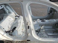 Próg prawy SŁUPEK ŚRODKOWY B Jaguar XE X760 sedan 4d biały LRC NER polaris white