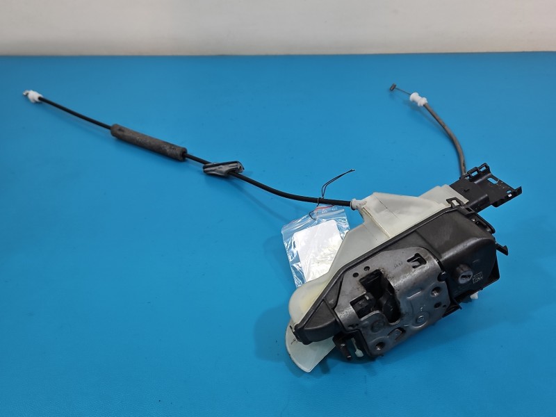 Zamek przód lewy 1367A2302J1 Peugeot 301 EUROPA 6pin