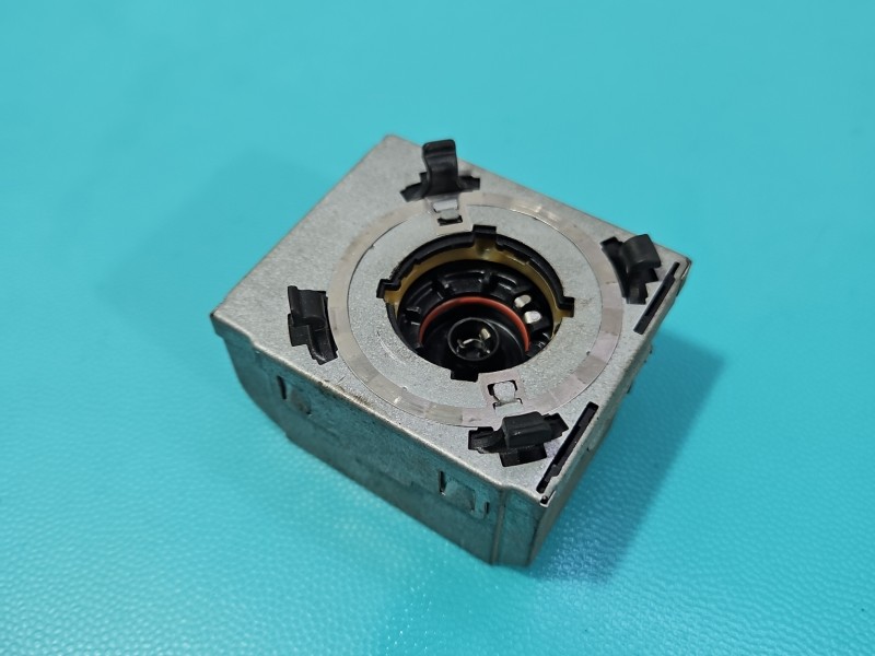 ŻARNIK STARTER ZAPŁONNIK CEWKA XENON 5DD008319-50Audi A6 C6