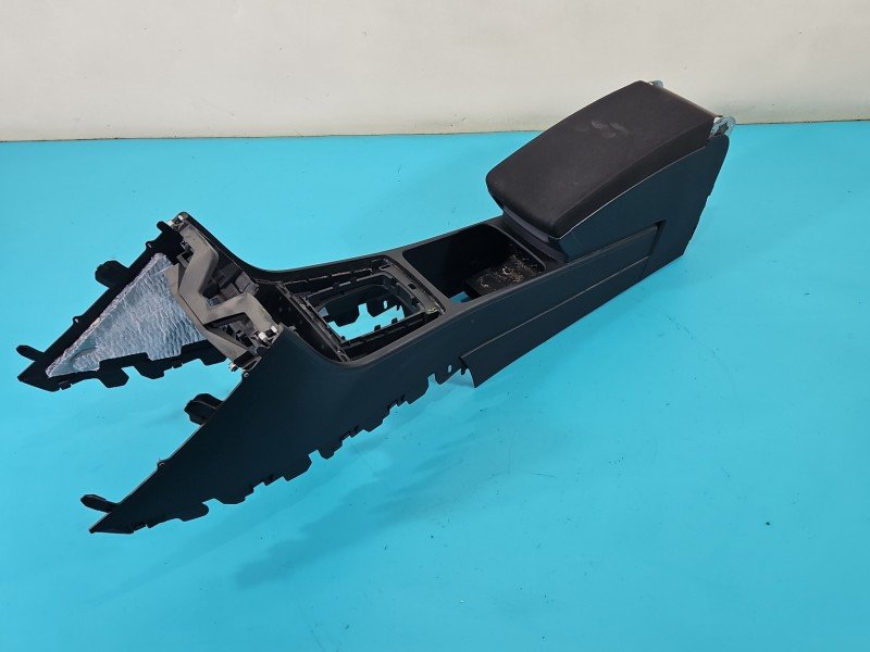 Podłokietnik TUNEL Vw Passat B7 3C0863319AQ EUROPA