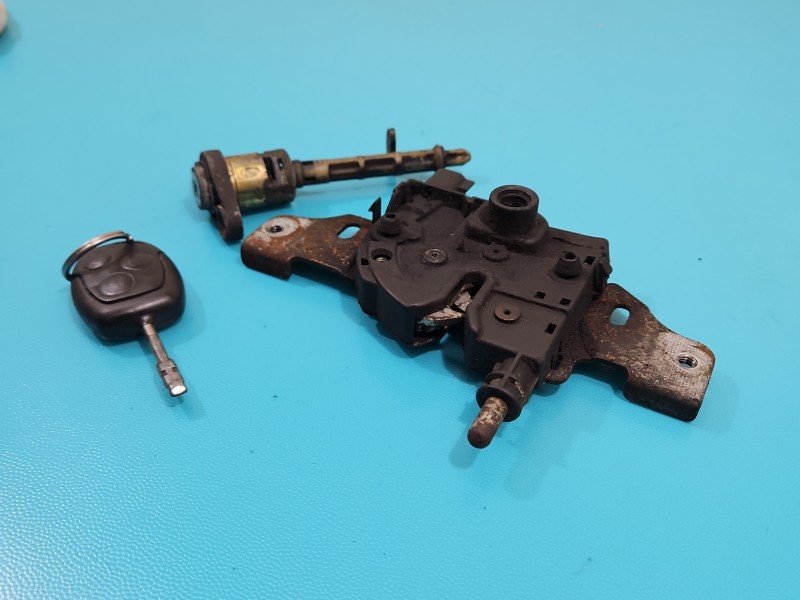 Zamek maski Ford Mondeo Mk3 Zamek maski Ford Mondeo Mk3