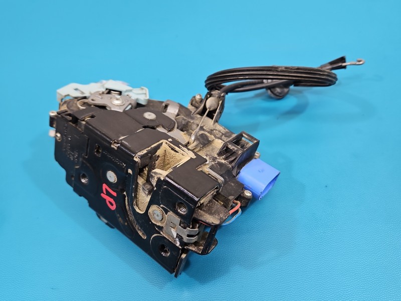Zamek przód lewy Vw Caddy III 2K EUROPA 9pin 3D1837015AS