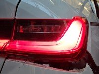 Lampa tył prawa Producent części: BMW, błotnik, pęknięty klosz, sedan BMW G20 sedan EUROPA