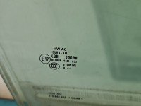 Szyba drzwi przód prawa Skoda Karoq HB