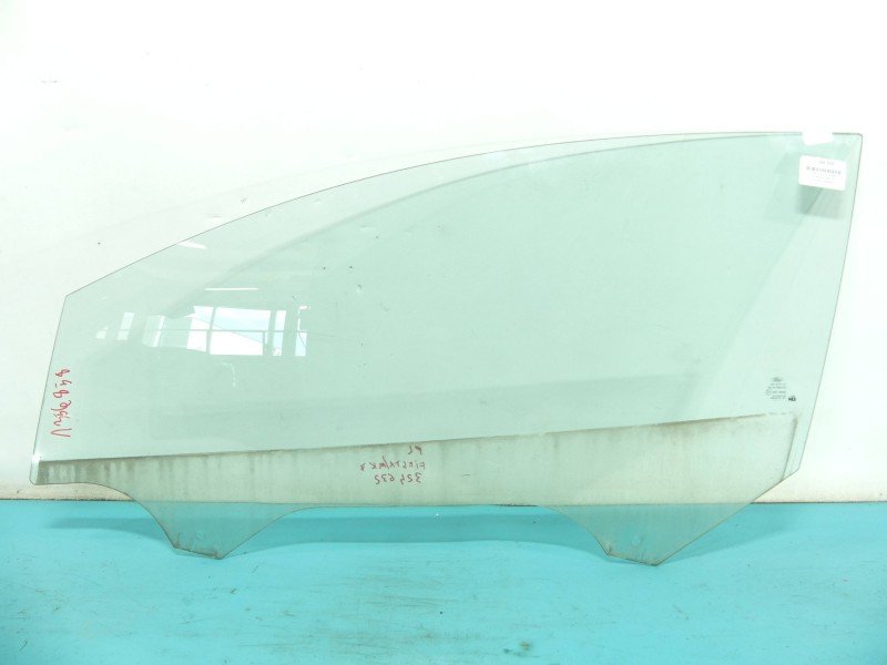 Szyba drzwi przód lewa Ford Fiesta Mk7 HB