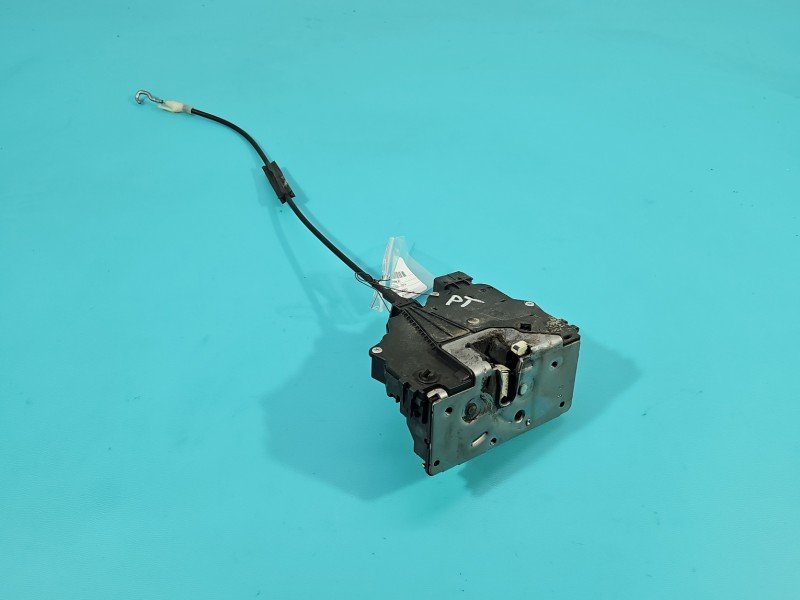 Zamek tył prawy 13258267 Opel Corsa D Producent części: OPEL, 6 PIN Zamek tył prawy 13258267 Opel Corsa D Producent części: OPEL, 6 PIN