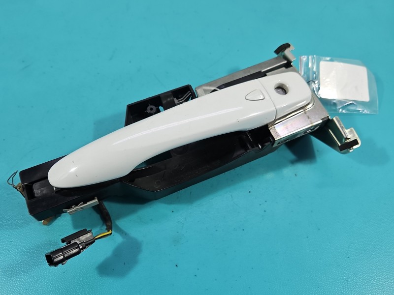 Klamka przód lewa zewnętrzna Renault Kadjar 806074307R