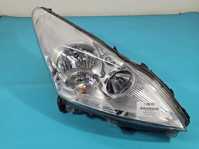 Reflektor prawy lampa przód Peugeot 5008 EUROPA