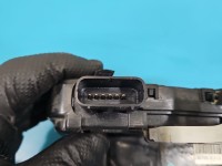 Zamek przód prawy 81320-3U010 Kia Sportage III 10-15 EUROPA Producent części: KIA, Europejska, 6pin