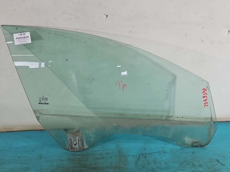 Szyba drzwi przód prawa Mercedes CLS C219 W219 sedan