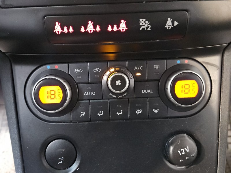 Konsola panel nawiewu Nissan Qashqai I J10 06-13 27500-JD40C