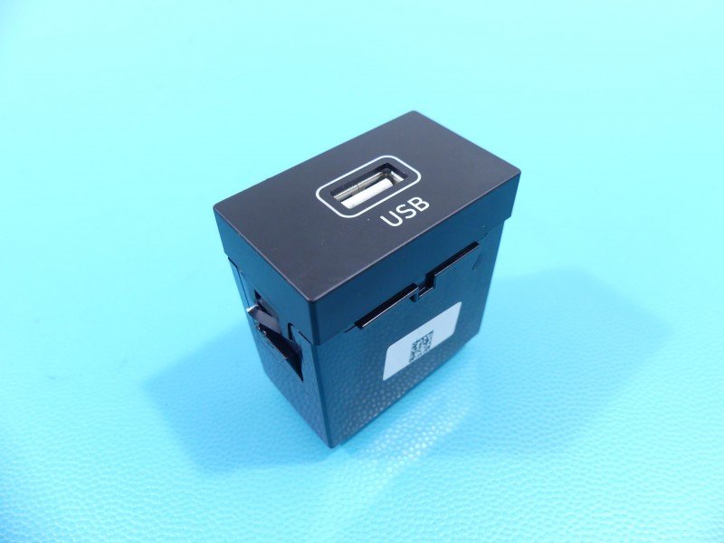 Gniazdo USB Hyundai I30 III 16- 96120-G4200