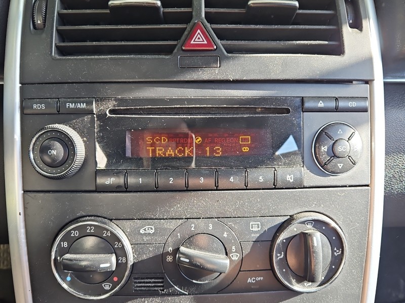 Radio fabryczne Mercedes W245 A1698200386 radioodtwarzacz