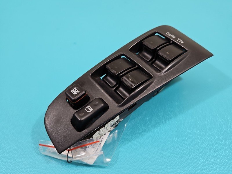 Przełącznik szyb Toyota Avensis II T25 84820-05100 EU Przełącznik szyb Toyota Avensis II T25 84820-05100 EU