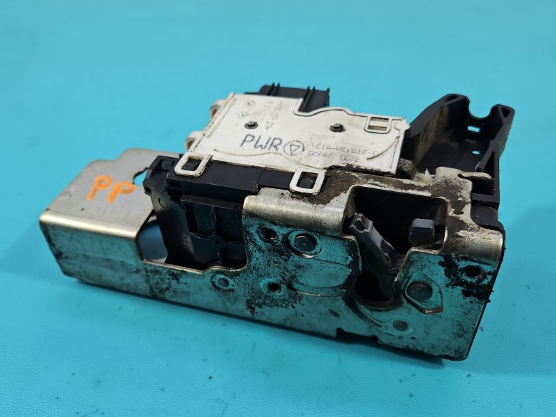 Zamek przód prawy YC1A-V21812 Ford Transit MK7 06-13 EUROPA Producent części: FORD, 9 PIN, YC1A-V21812-CO, YC1A-V21812-CH