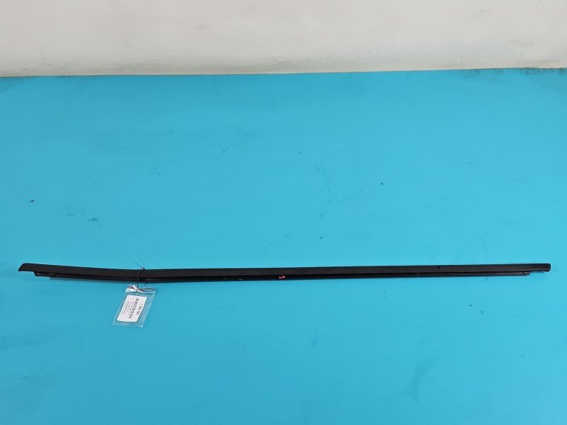 Listwa drzwi przód lewa Opel Astra V K Listwa drzwi przód lewa Opel Astra V K