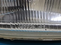 Reflektor prawy lampa przód Toyota Rav4 I 94- EUROPA