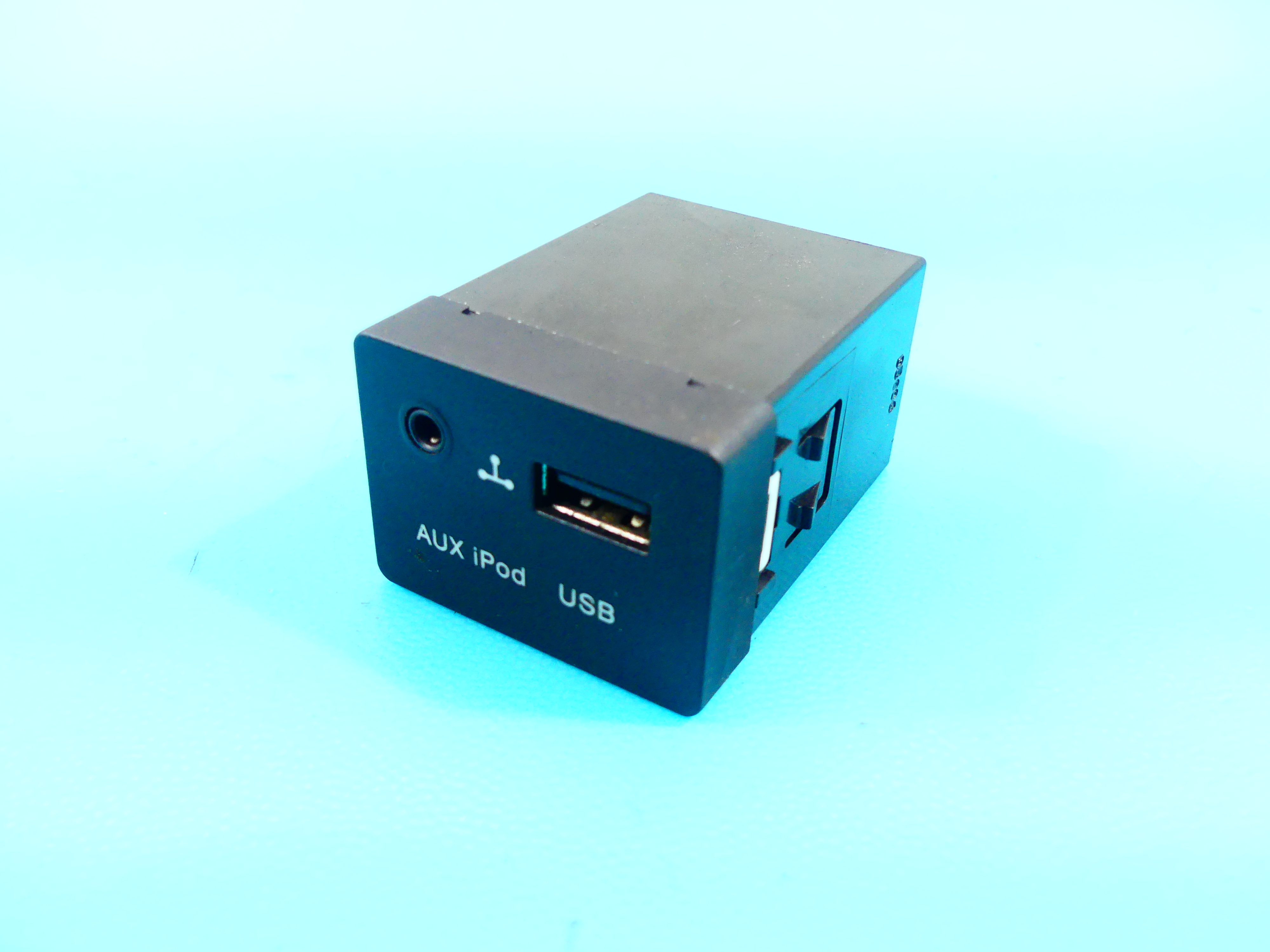 Gniazdo USB Kia Ceed 961202B000